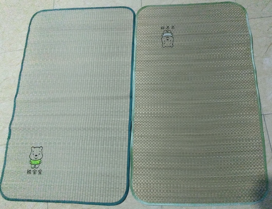 Chiếu cói trẻ em loại To (60 cm x 100 cm)
