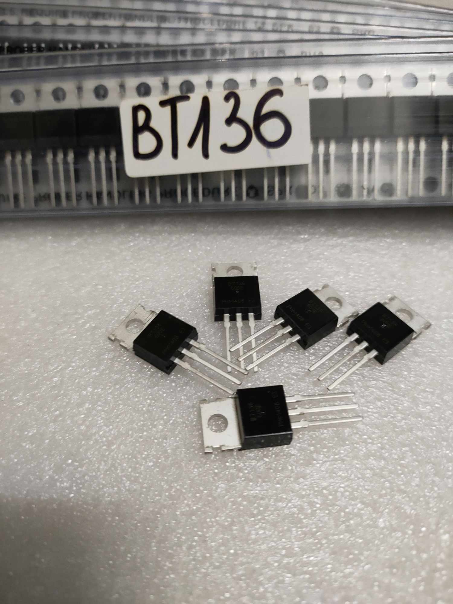 5 Con Triac BT136