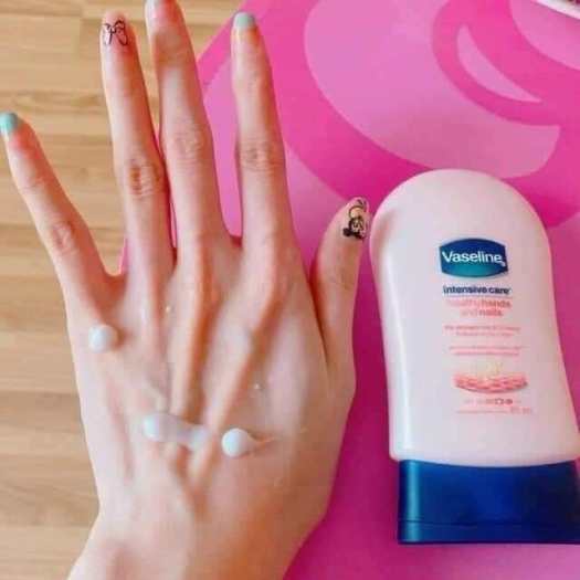 KEM DƯỠNG CHĂM SÓC TAY VASELINE 85ml