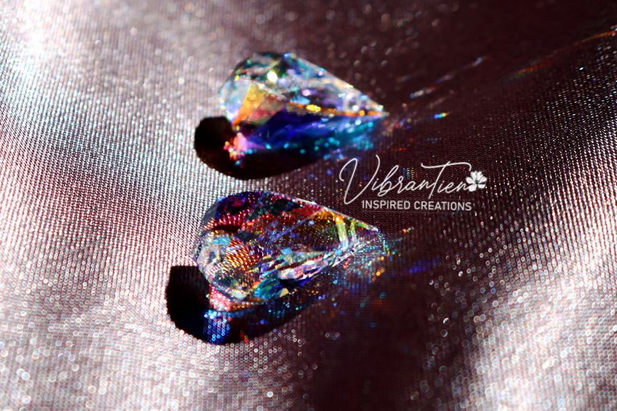 [Pha lê Swarovski Vibrantien] Mặt dây chuyền Helix 18 ly