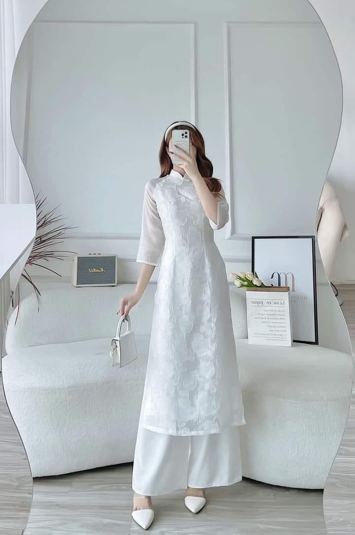 Áo dài cách tân màu trắng 4 tà voan thêu nổi