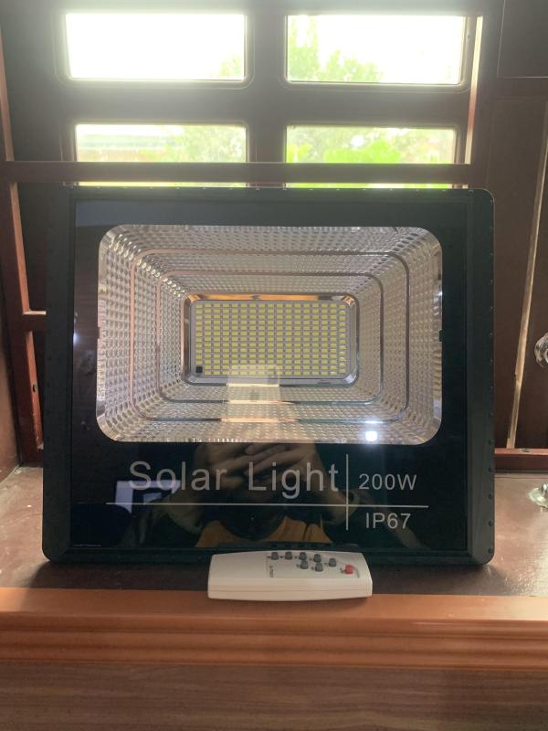 Bộ Đèn Năng Lượng Mặt Trời 200W (400 led)- Tự Động Bật Tắt Khi Trời Tối
