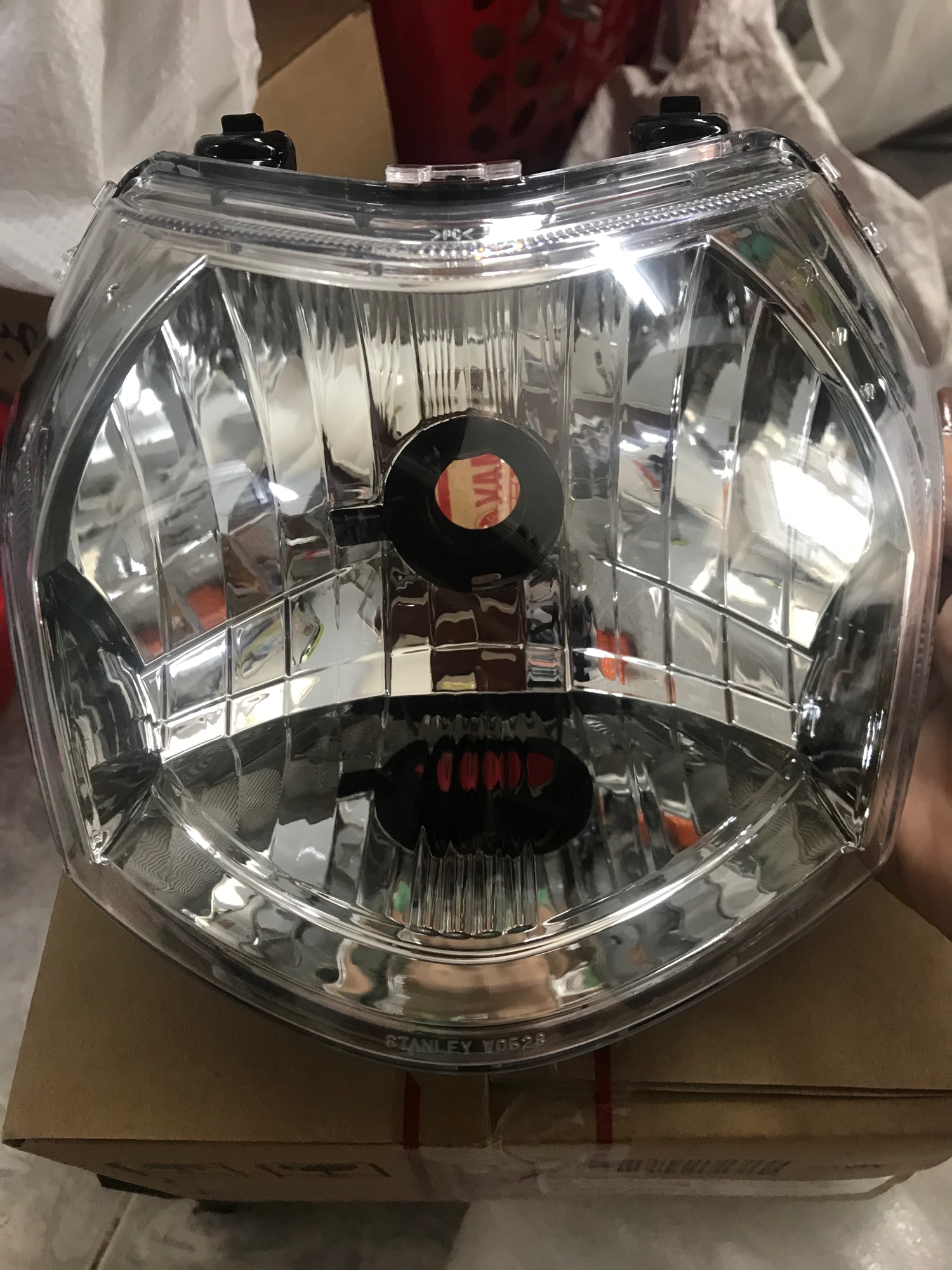 Pha đèn trước ( choá đèn) xe Sirius Fi hãng Yamaha