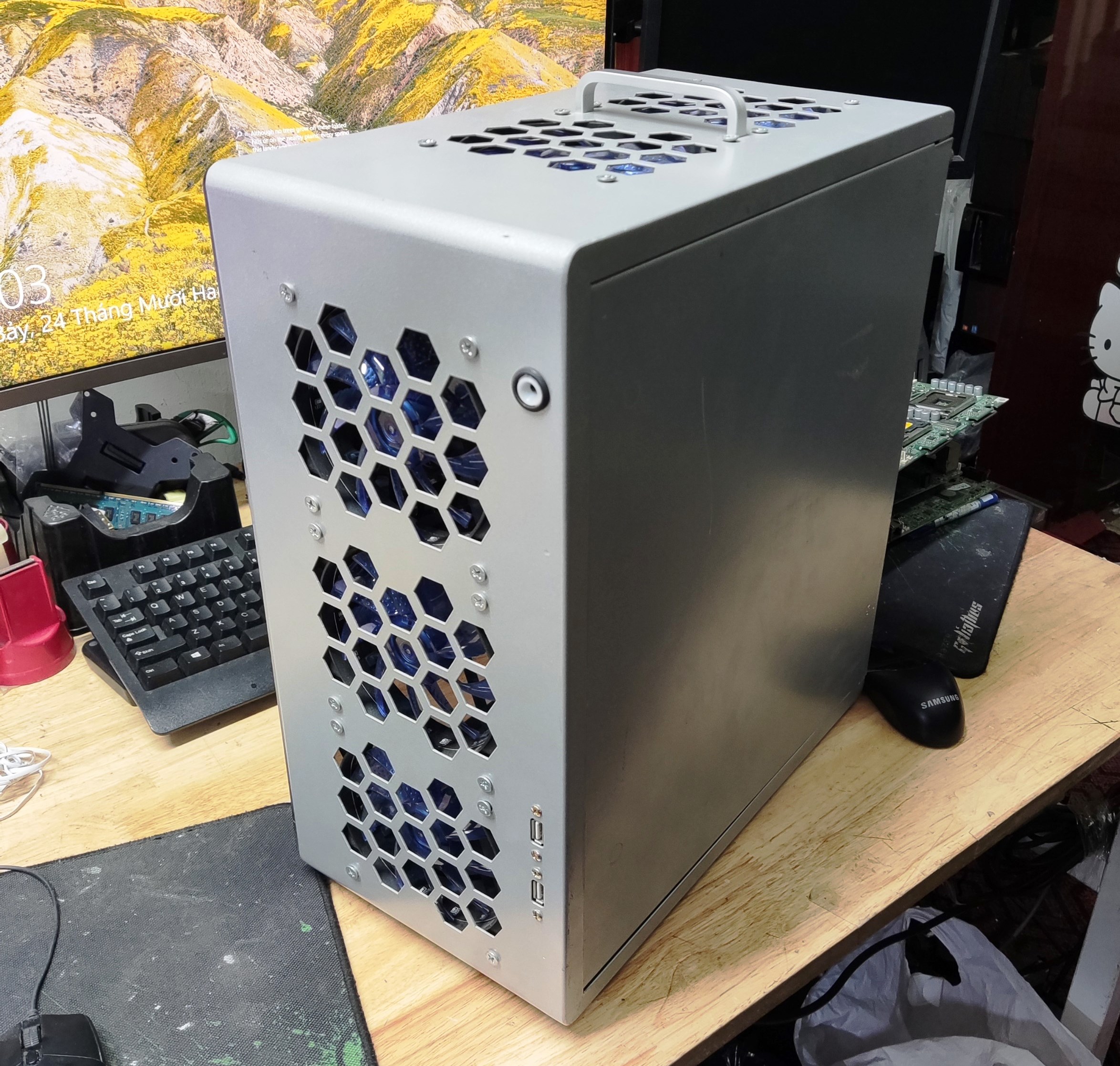Máy chủ Dell PowerEDGE C2100 MOD case Tower (Dual X5650 12 core 24thread/ Ram 64Gb/ SSD 240Gb)