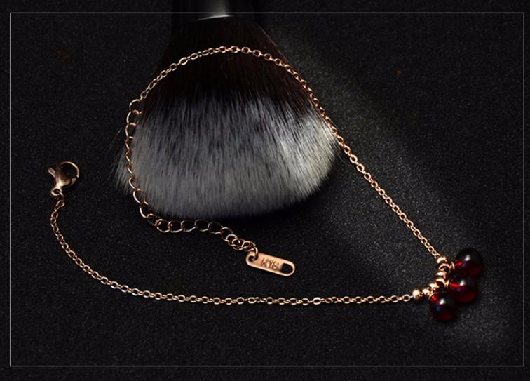Lắc Chân Titan Không Đen 3 Hạt Đá Đỏ TT 589