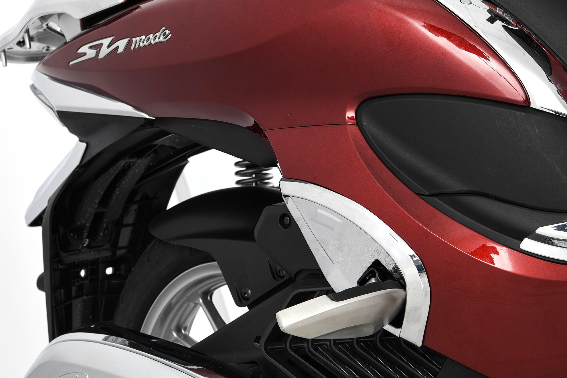 [MUA ĐI ĐỪNG NGẠI] ỐP GÁC CHÂN SAU CHO XE SH MODE TRANG TRÍ XE BAO CHẤT (MÀU BẠC )