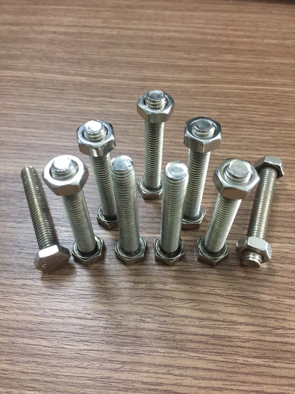 1 BỊCH 25 CON BULONG ĐAI ỐC INOX 201 8x50 M.E HOÀNG KHANG