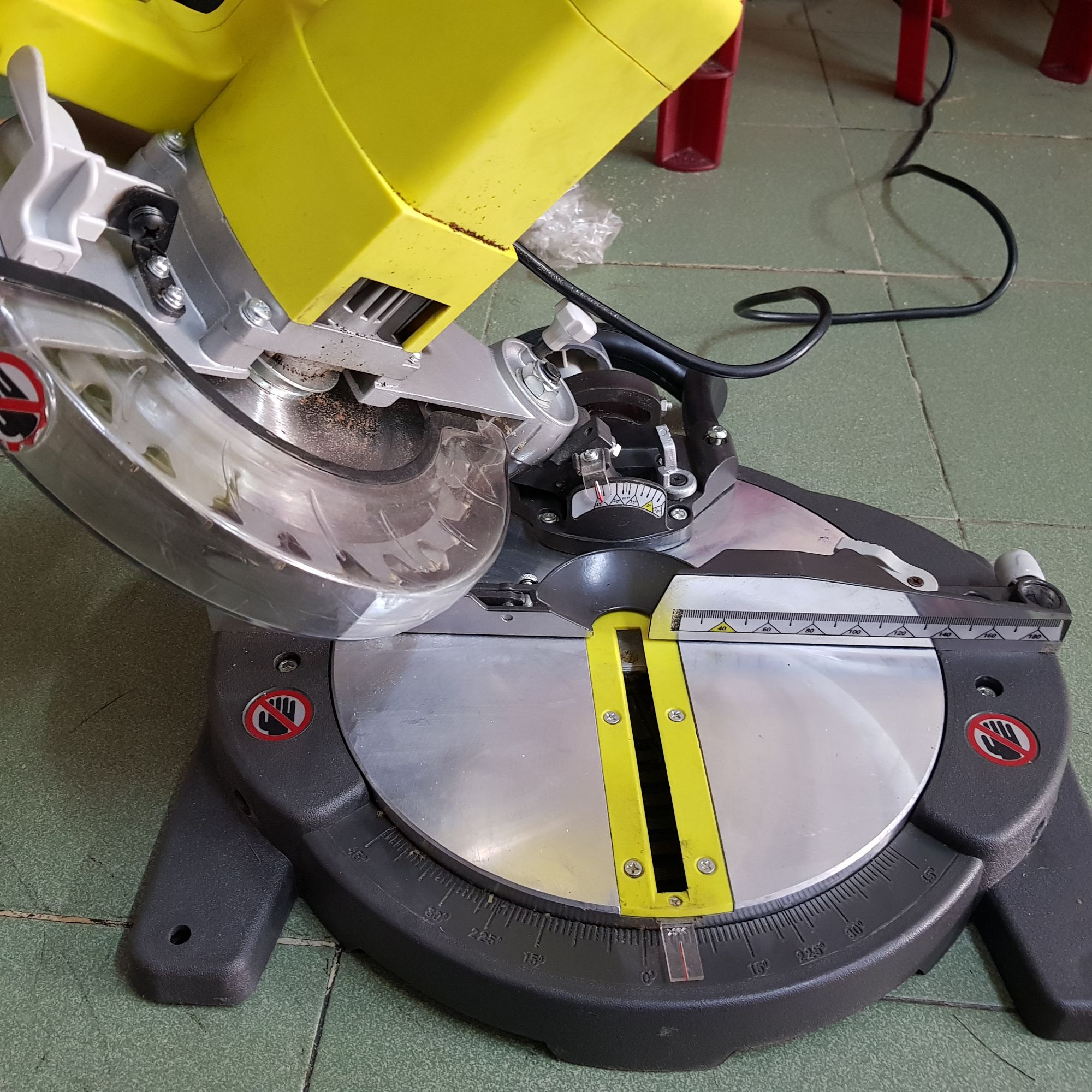 Cưa góc Đa năng Ryobi Nhập Úc