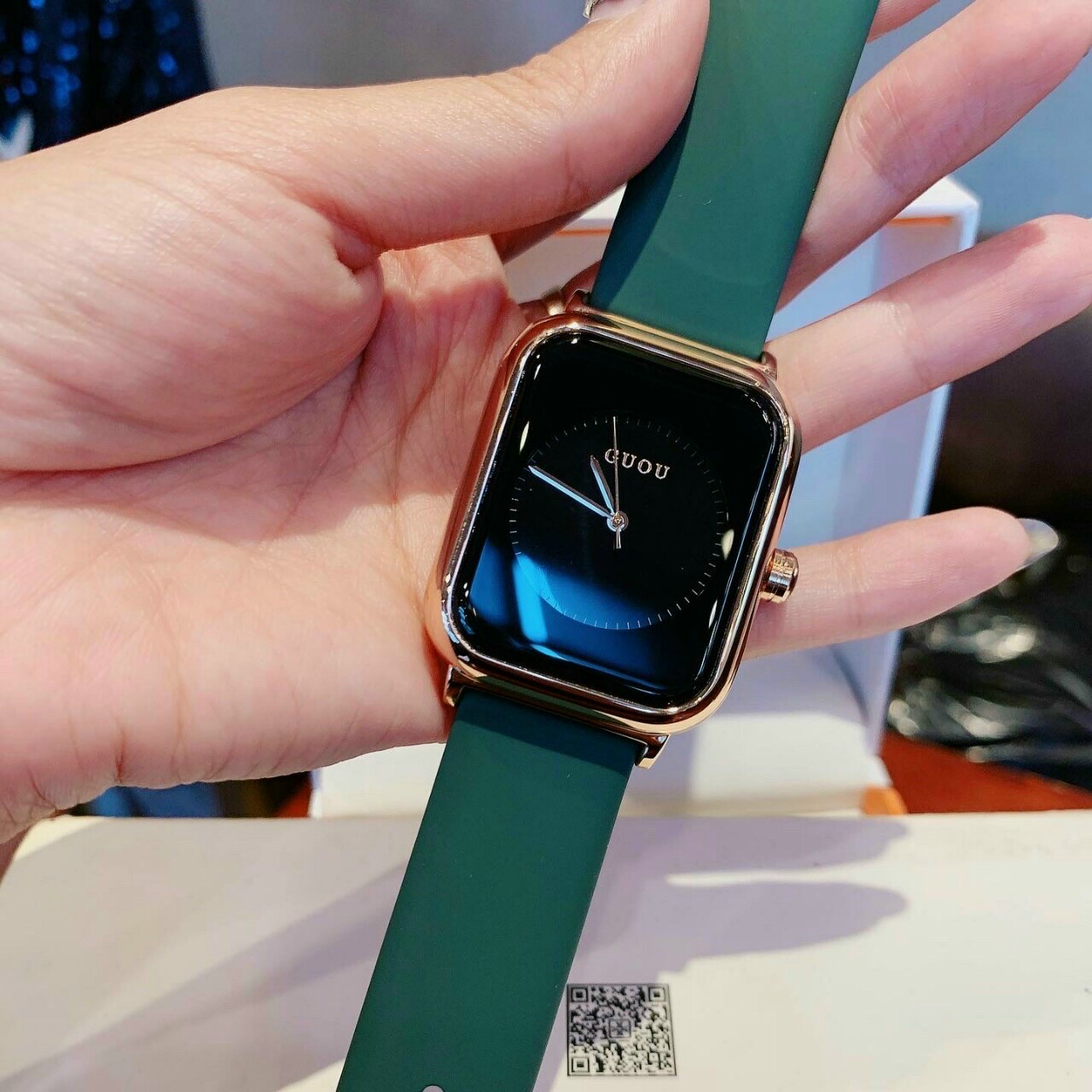 Đồng hồ Nữ GUOU Dây Mềm Mại đeo rất êm tay - Kiểu Dáng Apple Watch 40mm