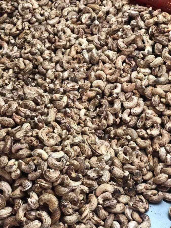 Hạt Điều Rang Muối Nguyên Hạt Còn Vỏ 0.5kg