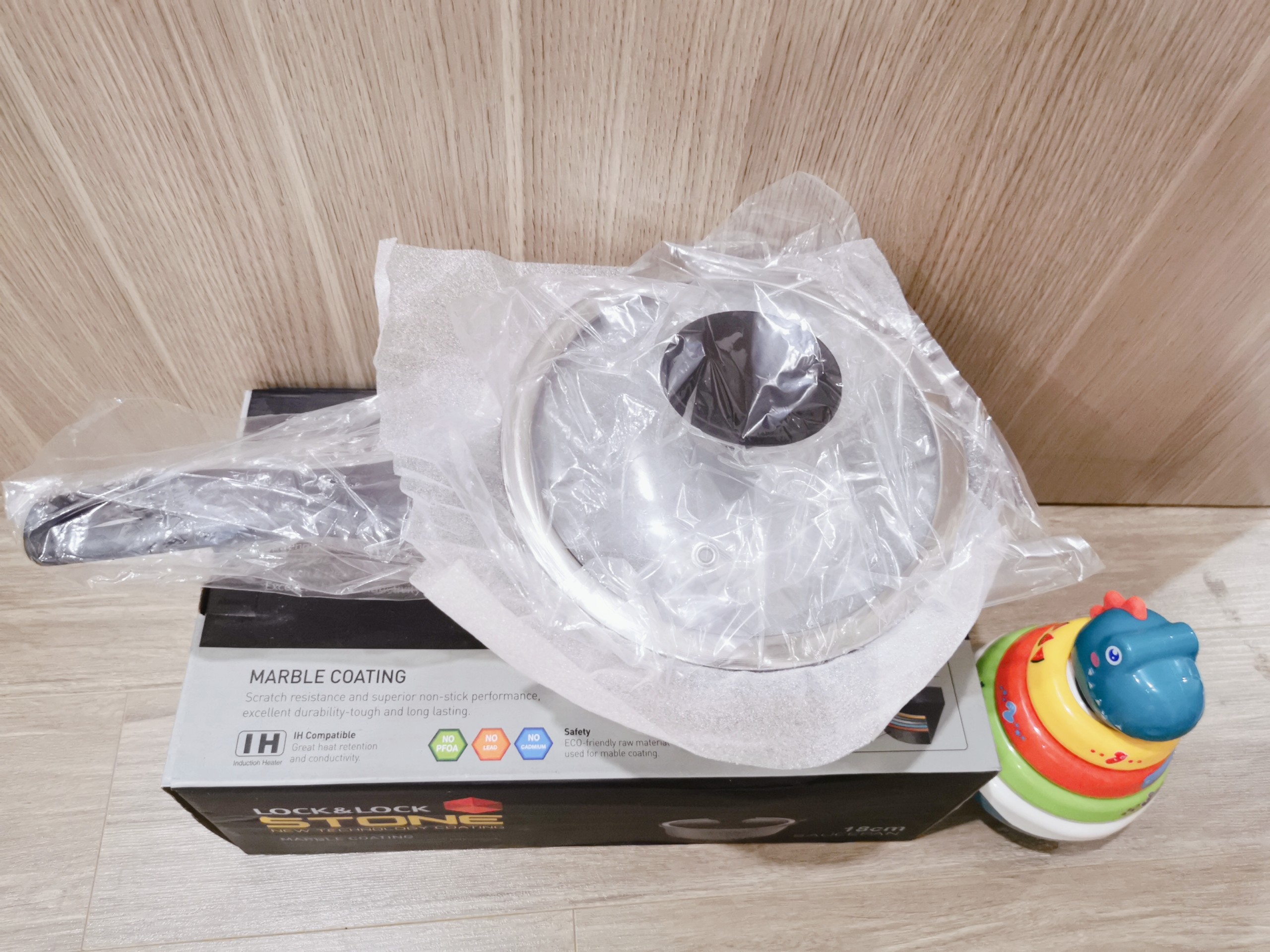QUÁNH LOCK ĐÁ STONE 7 LỚP Lock&Lock LCA6181D (18cm )