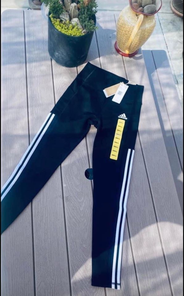 Quần tập nữ đen Adidas 3 sọc trắng