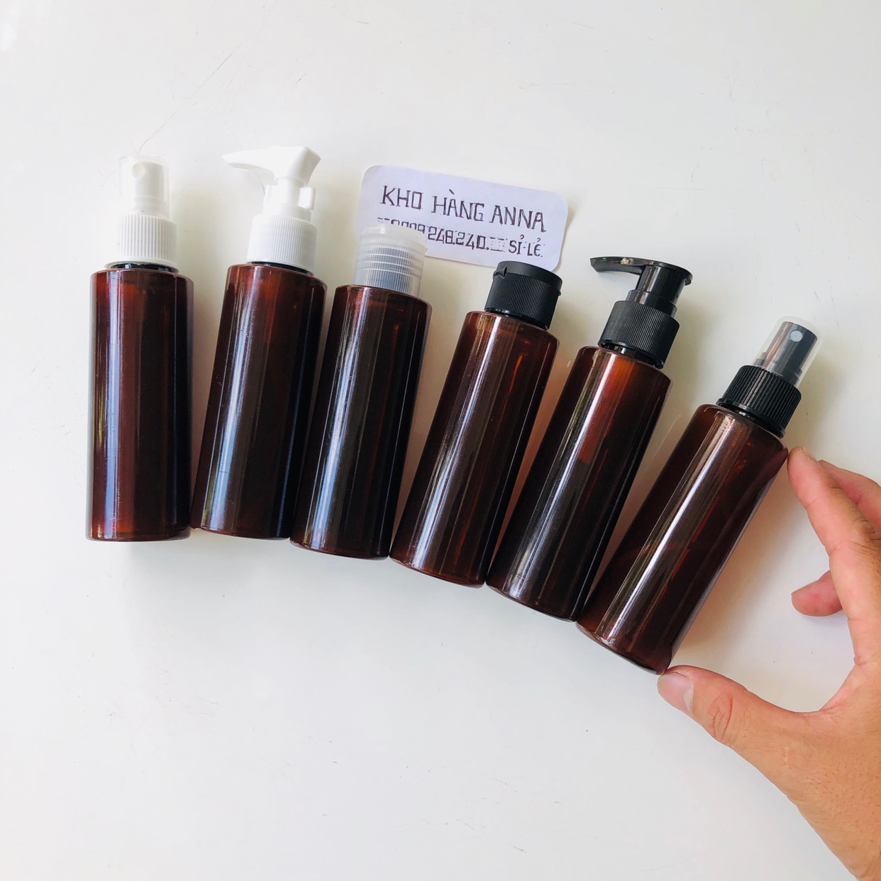 Combo 50 Vỏ chai màu nâu 100ml đến 120ml - nắp xịt sương / xịt giọt / vòi nhấn nhỏ giọt / bóp xịt kính phun sương / nắp nhấn / nắp bật / nắp nhôm ..... combo 50 chai nhựa chiết mỹ phẩm , đựng Mỹ phẩm 100ml/120ml vai ngang nâu