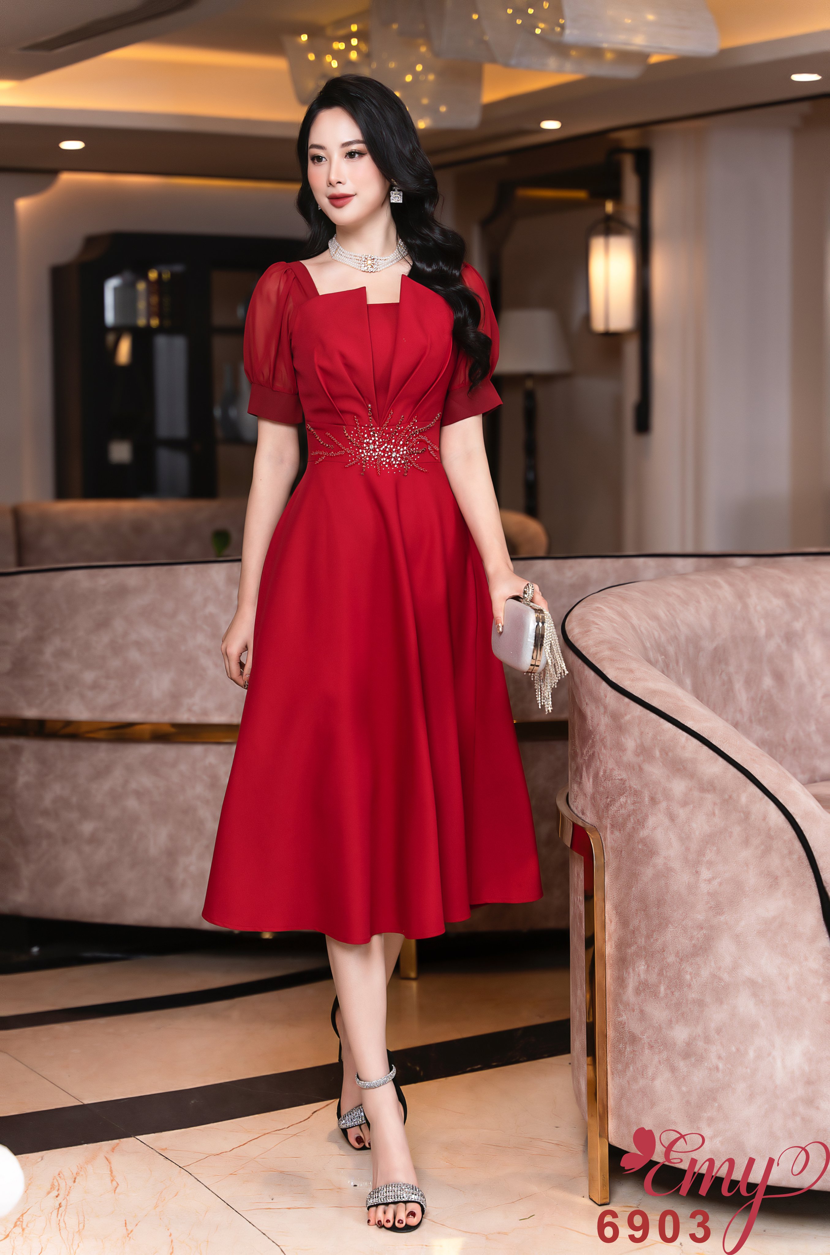 Đầm emy em6903 xoè đỏ kết hạt
