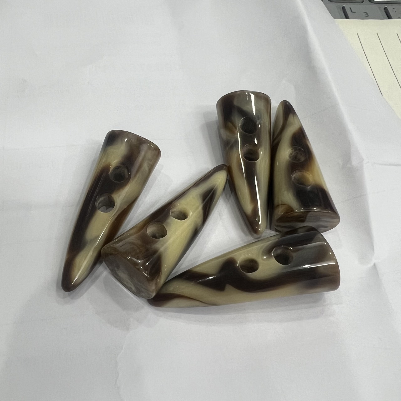 Nút gỗ sừng dài 5cm 15k /2cái