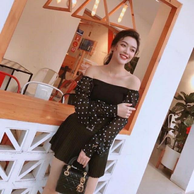 Áo len tay voan phồng