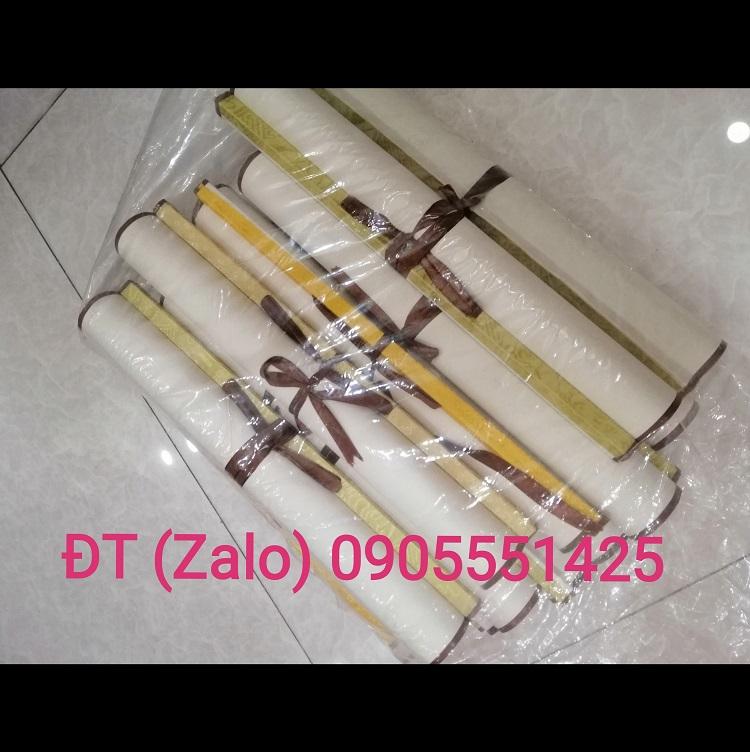 Bộ 2 tấm biểu lụa đỏ viết thư pháp. Giấy, mành tre, biểu lụa thư pháp.