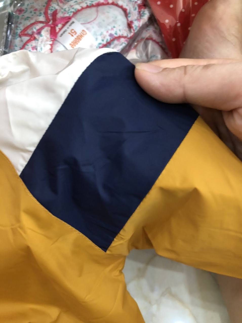 Áo khoác nhện vàng dành cho bé trai