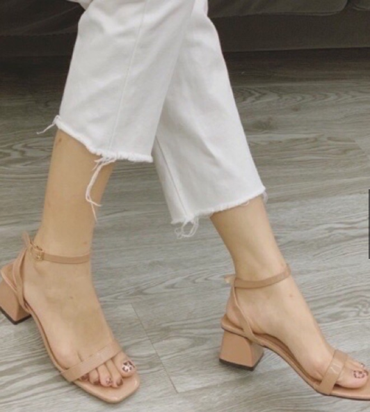 Sandal cao gót quai mảnh gót vuông