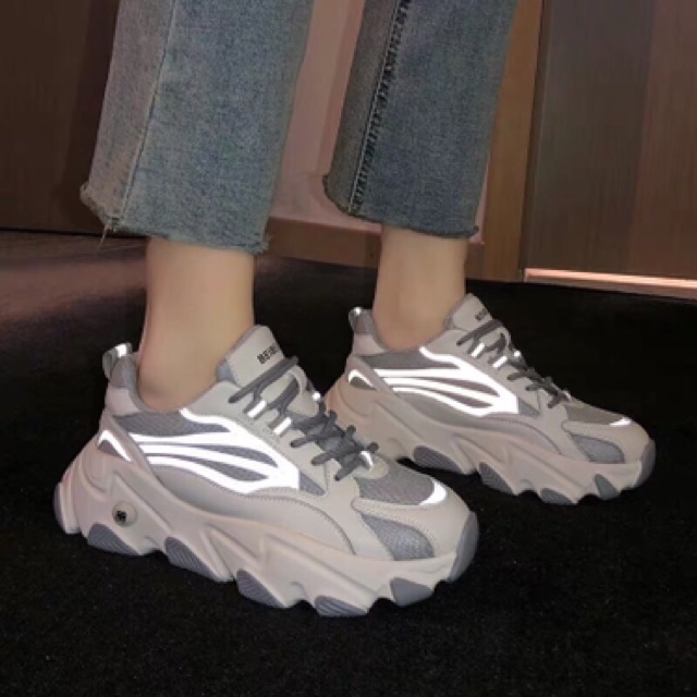Giày sneaker phản quang dây kẻ mới