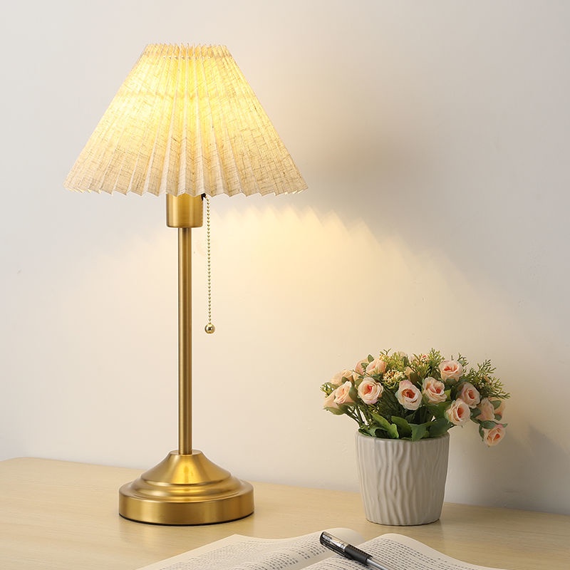 Èn đọc sách đầu giường đơn giản đèn trang trí phòng ngủ đèn bàn hiện đại đèn học