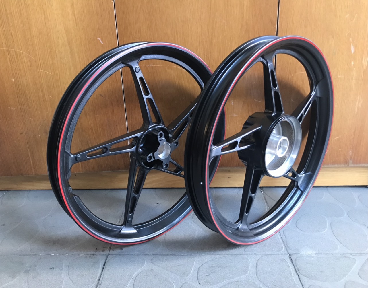 MÂM VÀNH ĐÚC 5 CÂY THẮNG ĐĨA TRƯỚC-SAU ĐÙM NHỎ(NẮP BÁT PHANH NHỎ) CHO SIRIUS 50CC TRUNG QUỐC HỌC SINH RÁP LÊN ZIN THEO XE KHÔNG CHẾ CHÁO