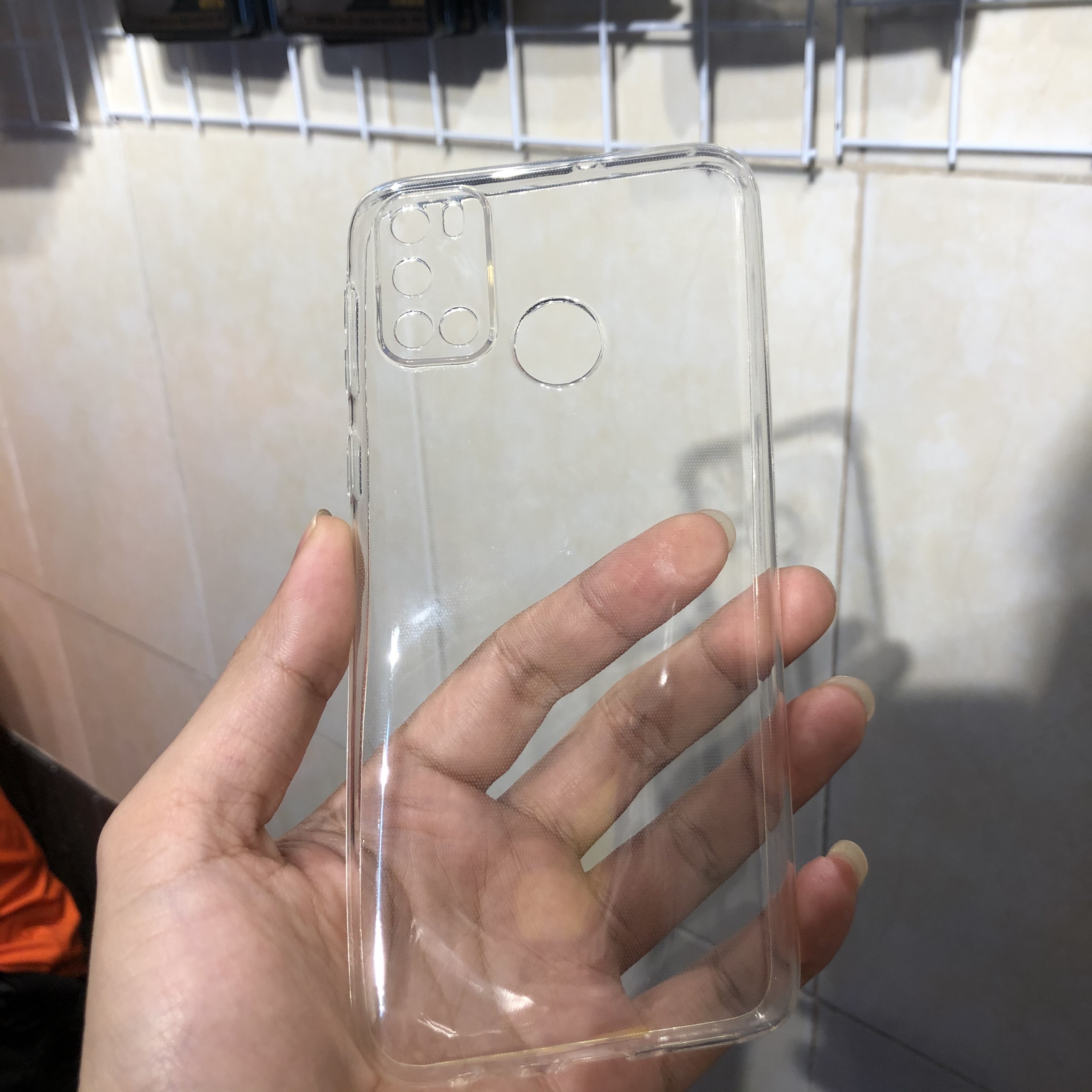 Ốp dẻo trong Vsmart Joy 4 - Nhám, có bảo vệ camera