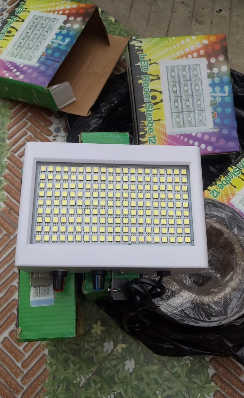 [HCM]ĐÈN CHỚP LIGHT TRẮNG 180 LED SIÊU SÁNG - CHỚP SẤM SÉT ÁNH SÁNG TRẮNG