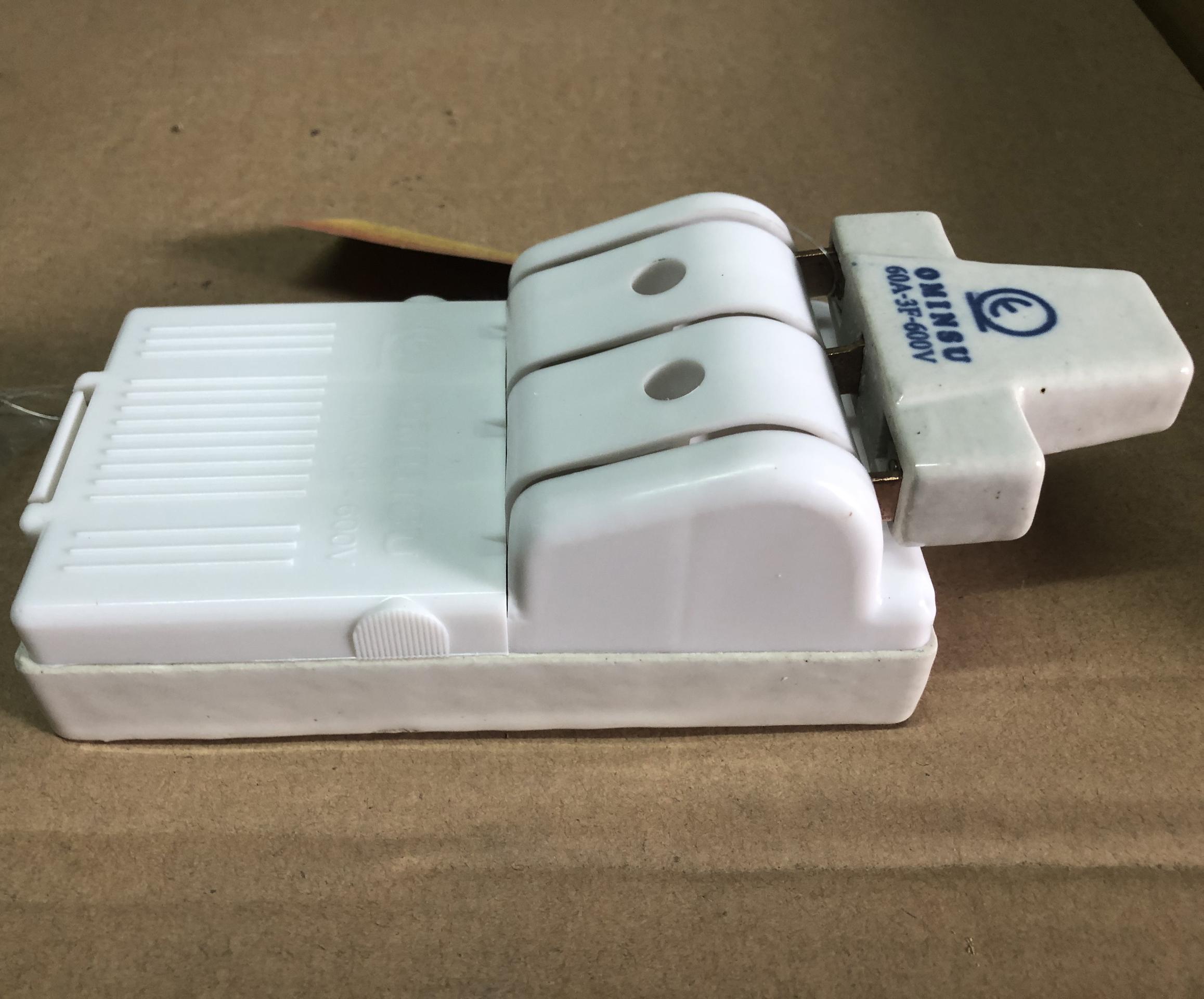 Cầu dao điện cao cấp 2 ngả OMINSU CD 60A-3P