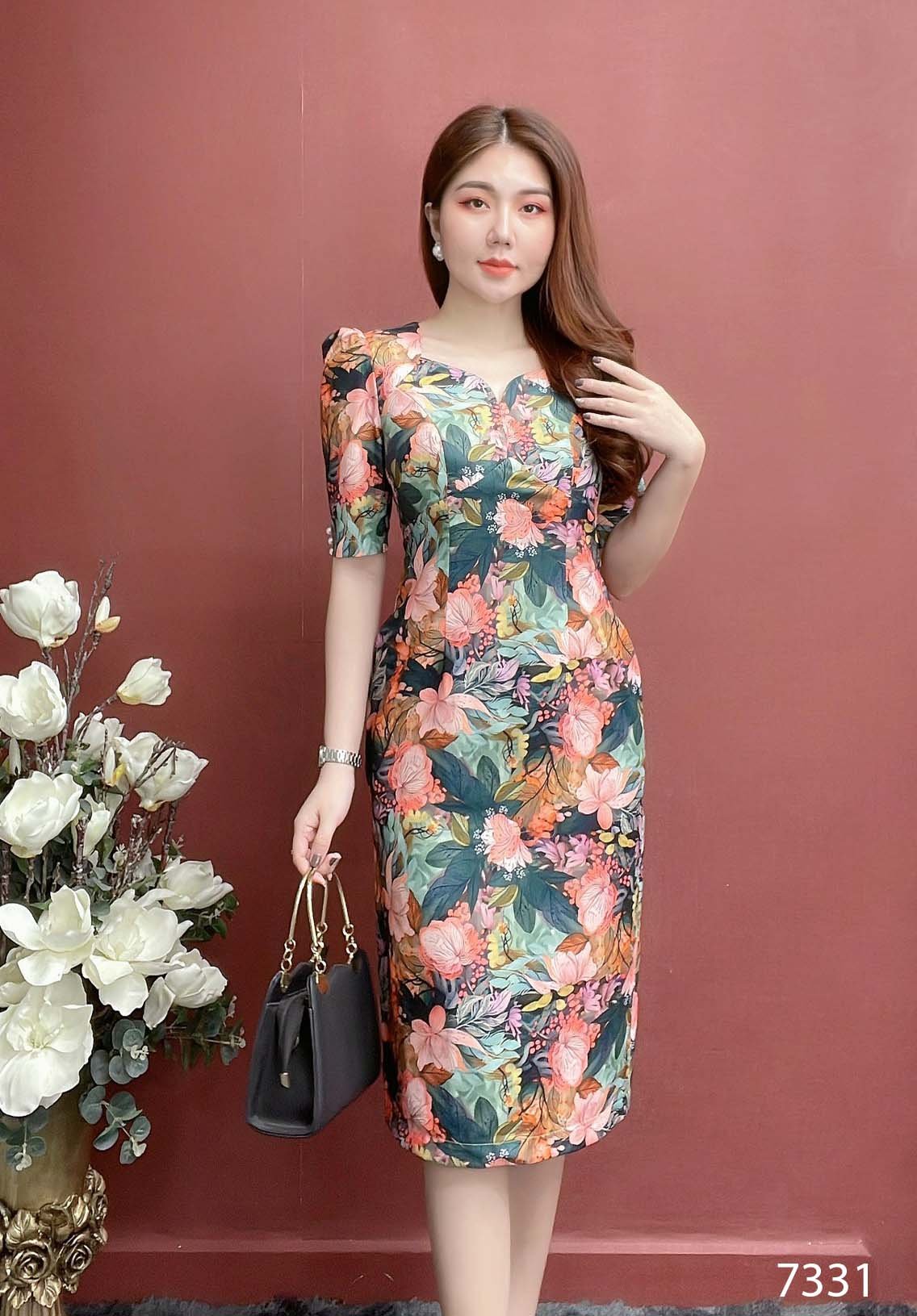 Đầm EMY EM7331 Suông Cổ Lục Giác