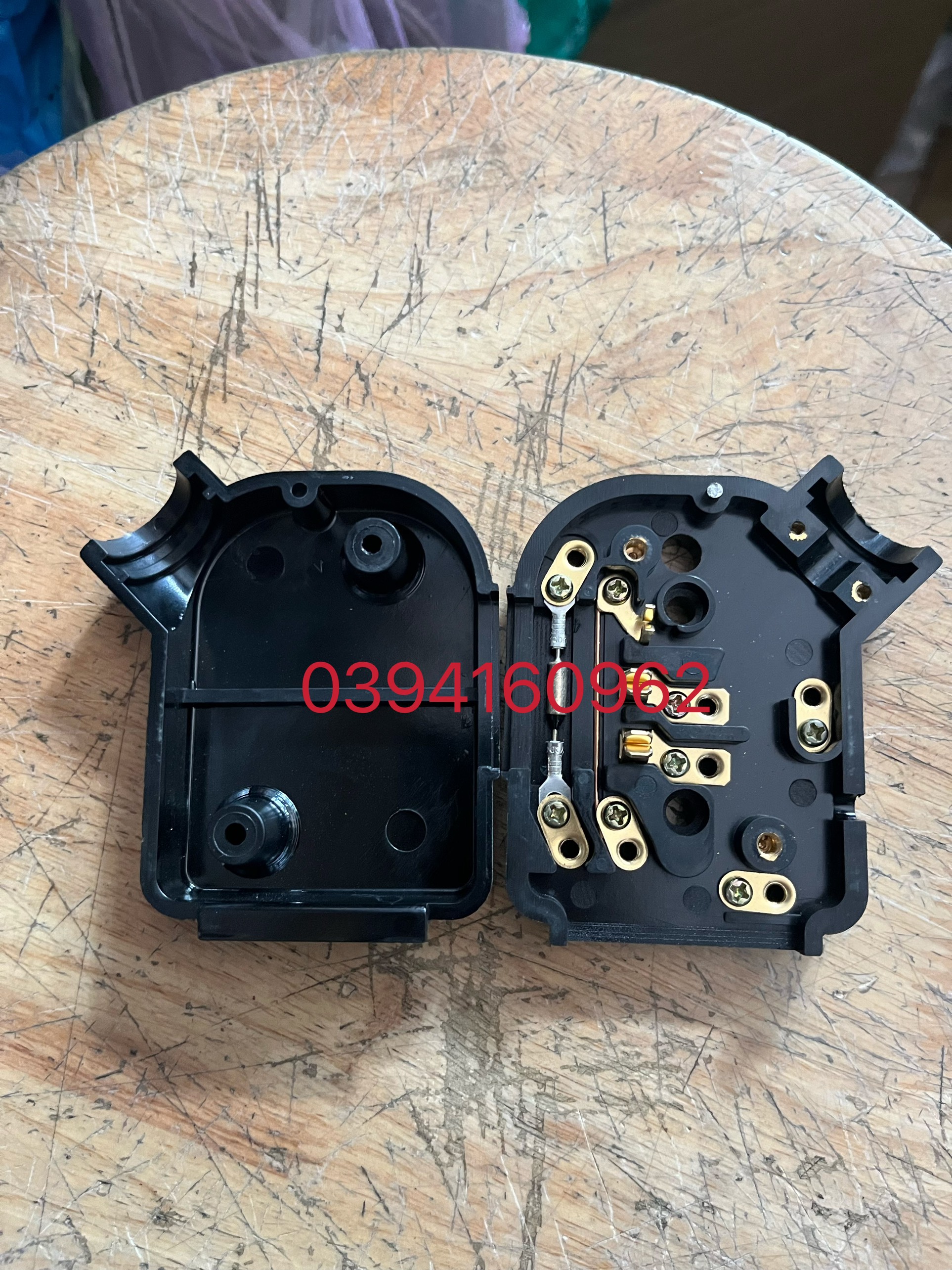 Hộp điện bàn ủi bình nước treo ES-94A