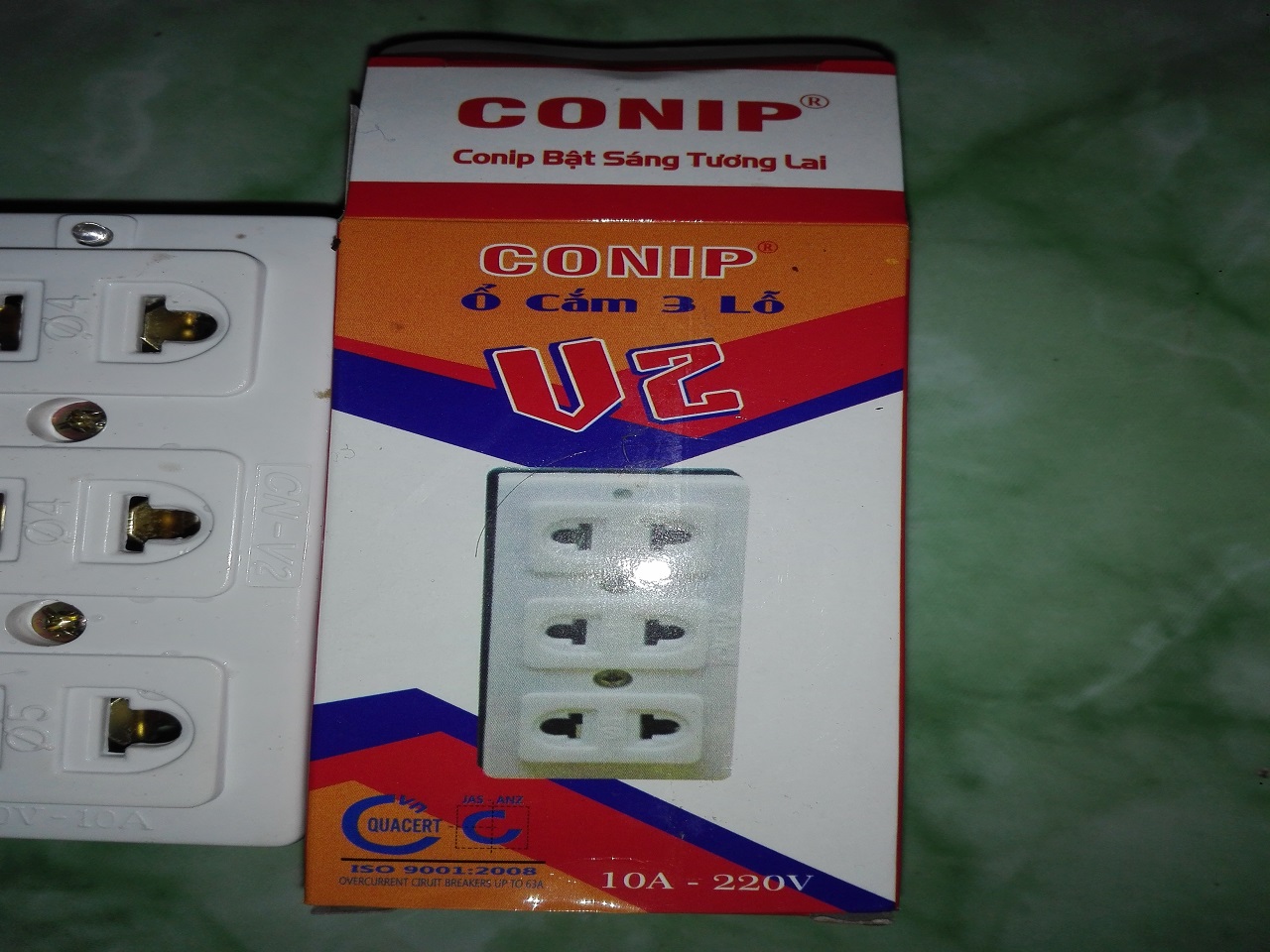 Ổ cắm điện 3 lổ  Conip V2