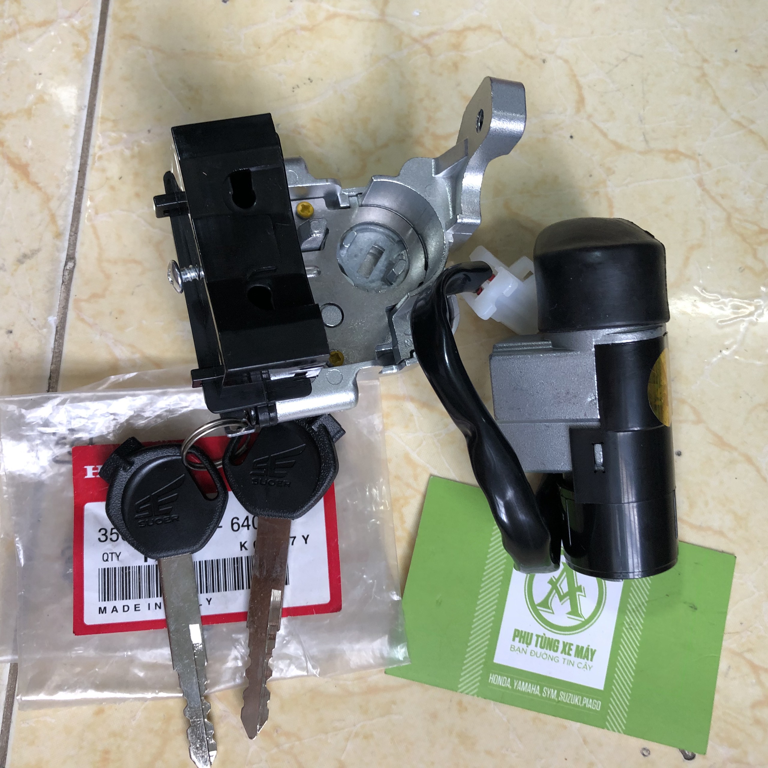 Bộ ổ khóa xe máy Air Blade đời đầu 2 cạnh