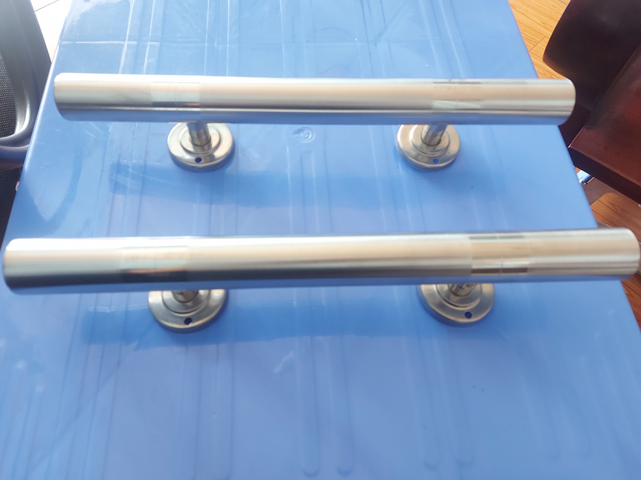 Tay nắm cửa inox 2t5