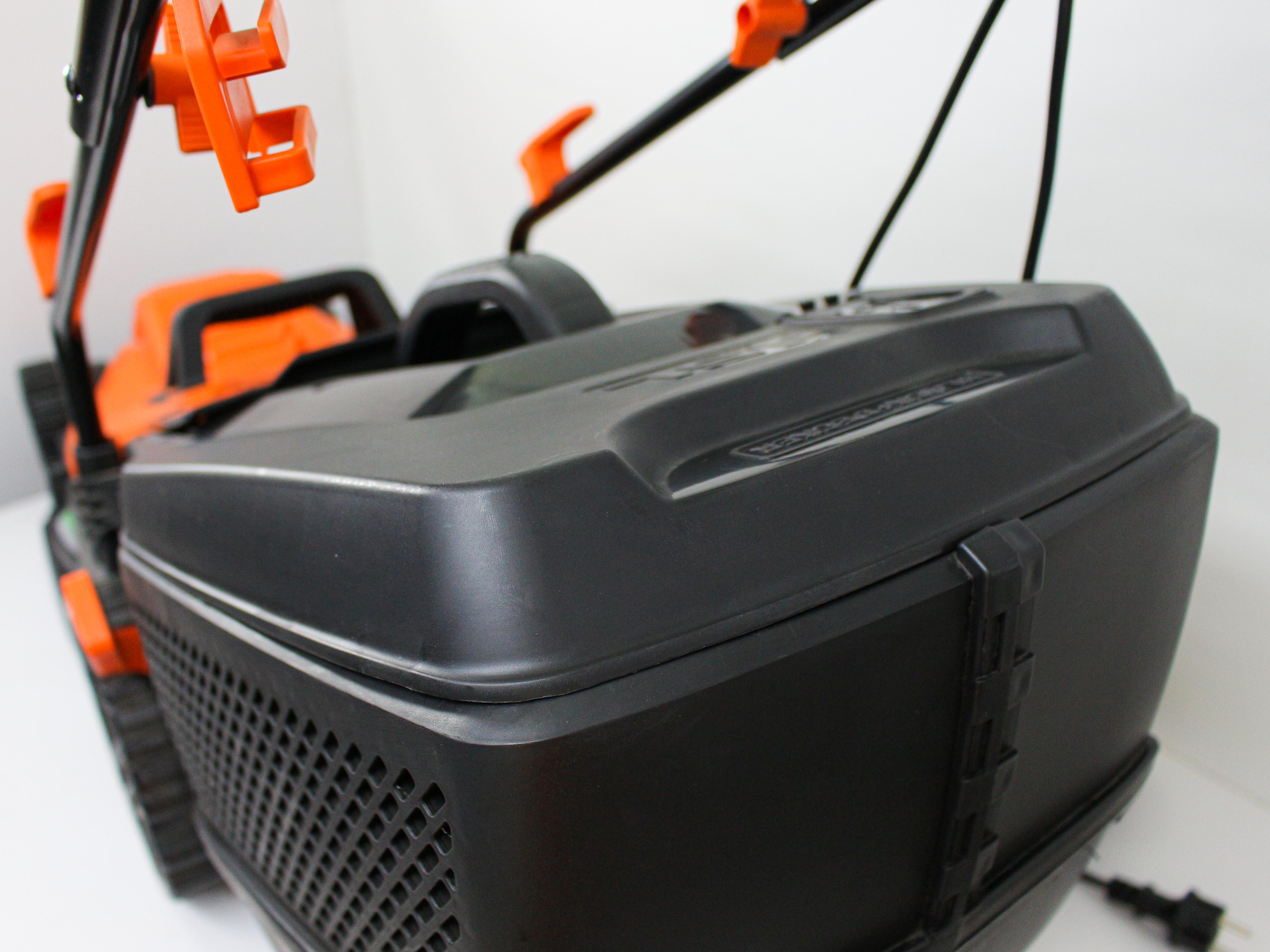 Máy cắt cỏ 1600W Black&Decker BEMW471BH-B1