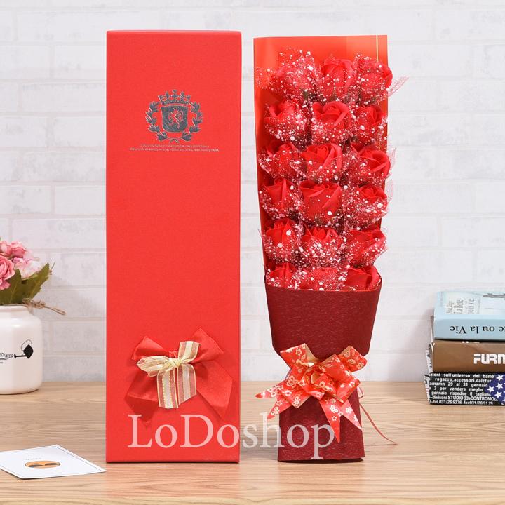 Hộp quà 18 bông hoa hồng sáp thơm kim tuyến