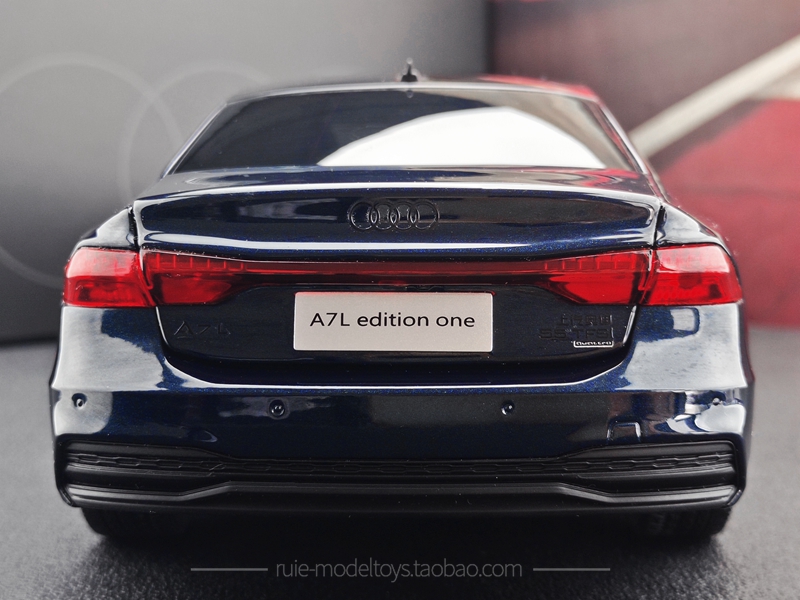 Mô hình xe sedan  Audi A7L  tỉ lệ 1:18