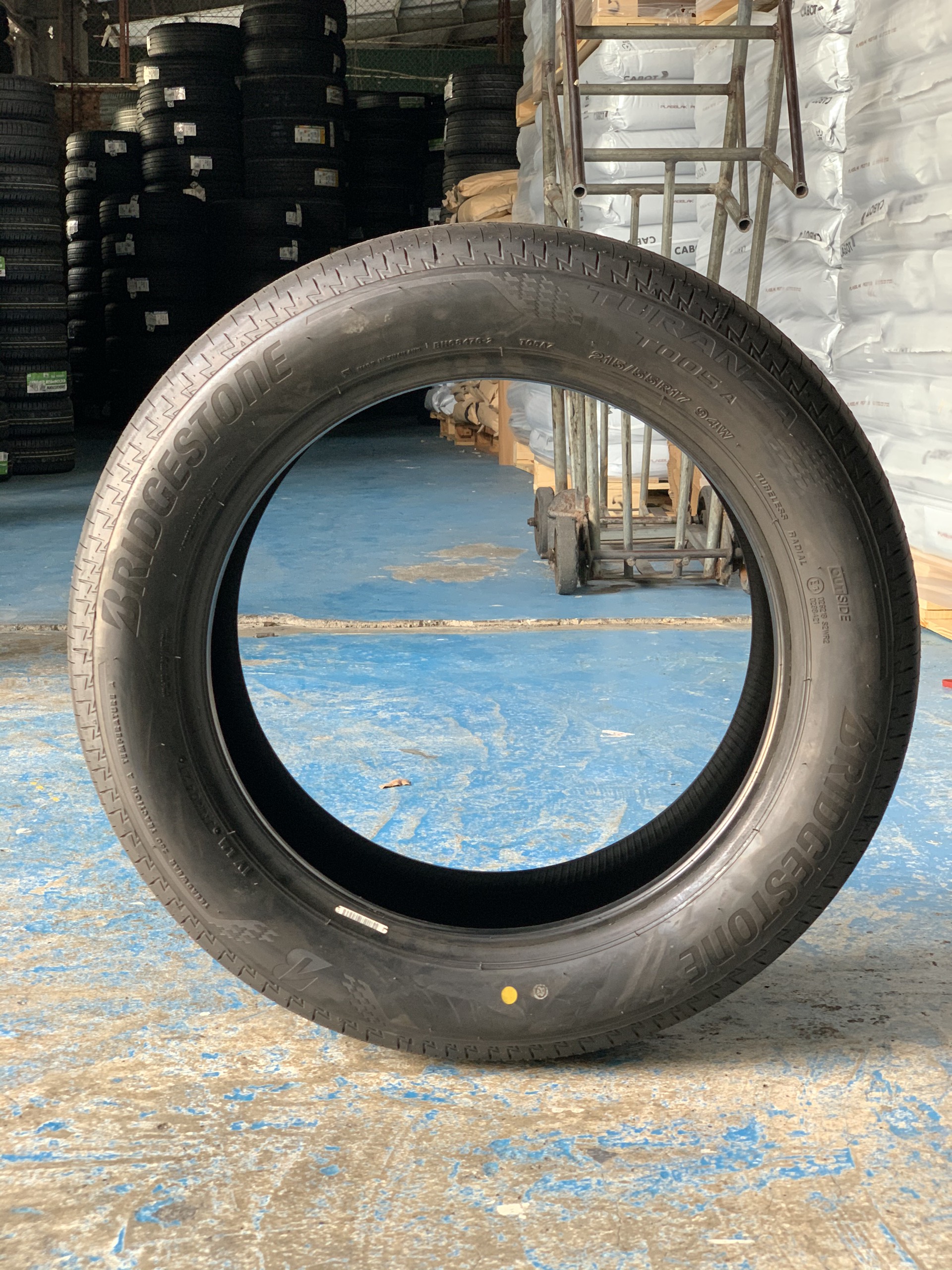 Lốp Bridgestone 215/55R17 T005A