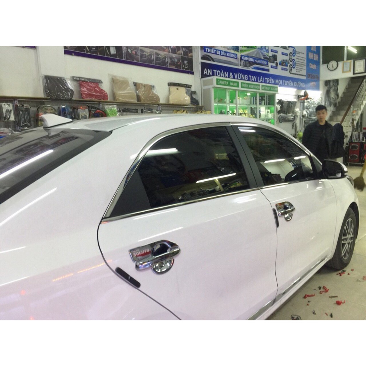 Ốp Viền Cong + Nẹp Chân Kính Inox Xe Kia Soluto 2018 2019 2020 -  Chất Liệu Inox 304 Sáng Bóng, Phụ Kiện Trang Trí Ngoại Thất Tuyệt Vời Cho Xe