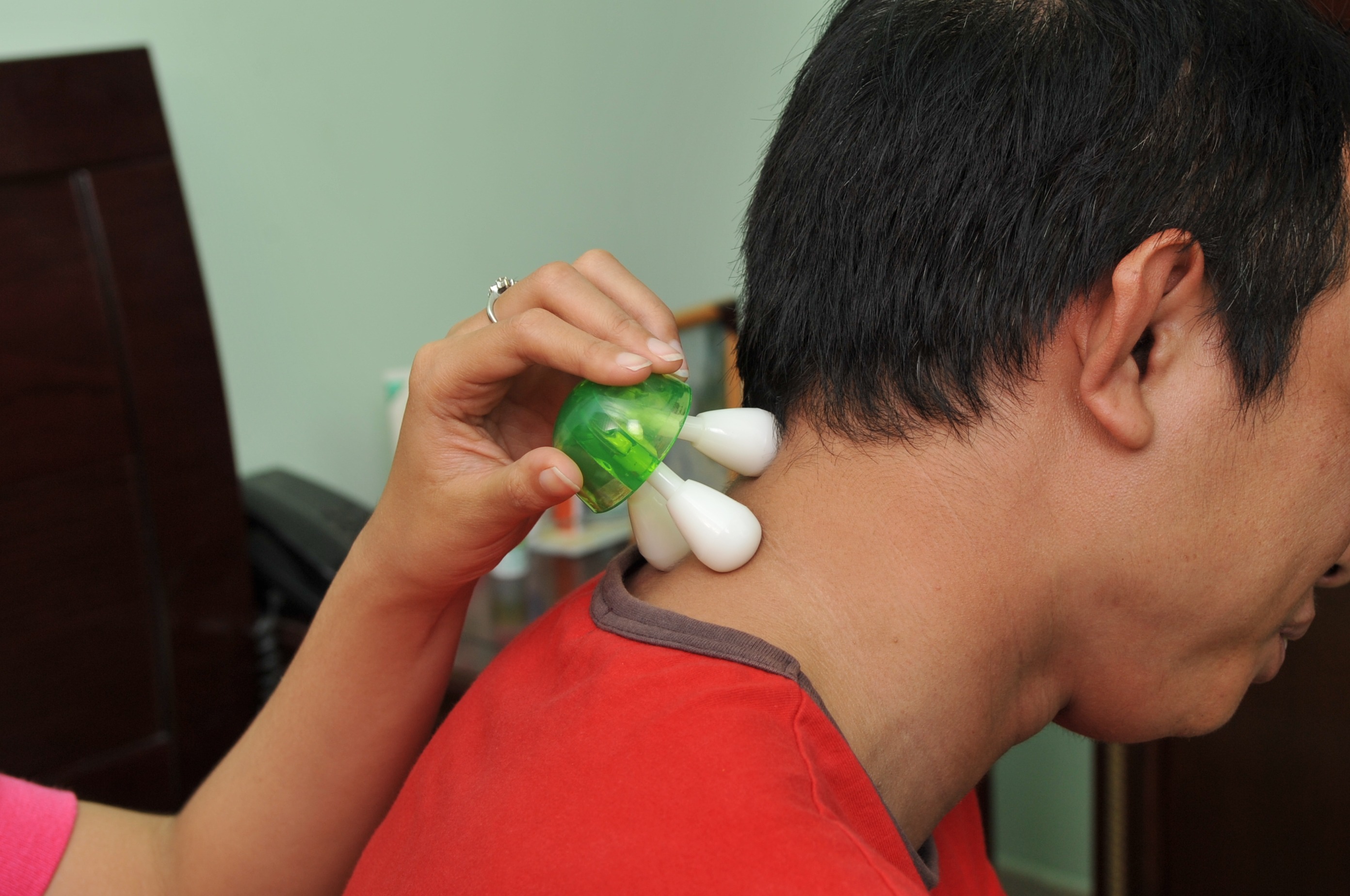 Dụng cụ massage vai đầu cổ Duy Thành YMS07