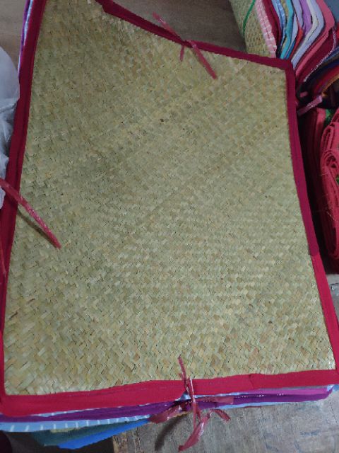 Chiếu lát rất mát cho bé, dài 70x40cm