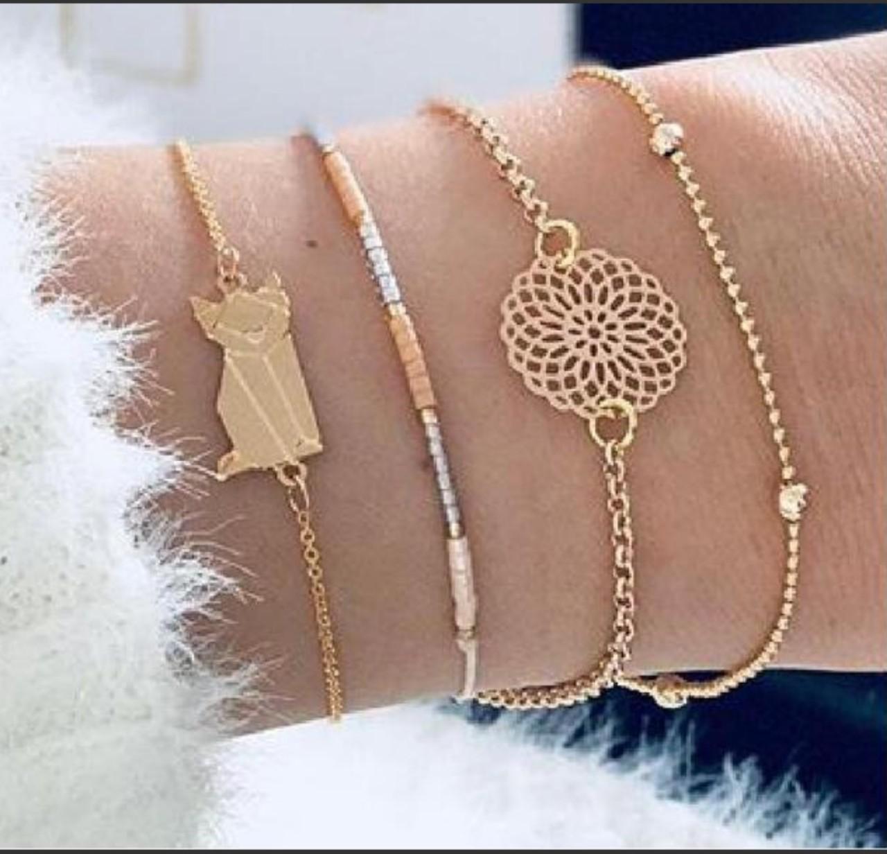 Lắc chân lắc tay thời trang bạn gái