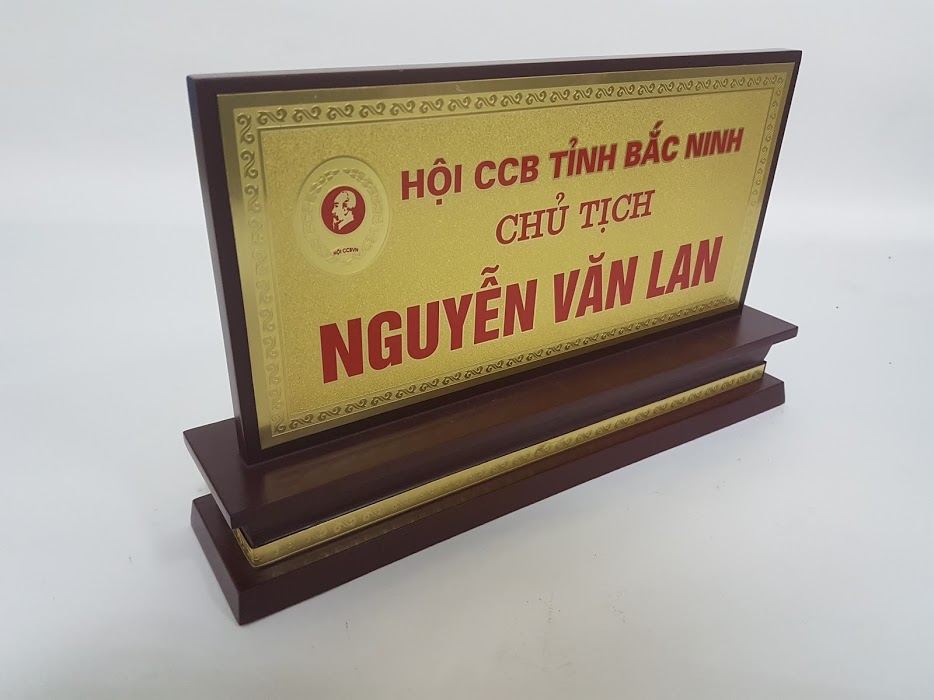 Biển chức danh mica đế gỗ . bền đẹp