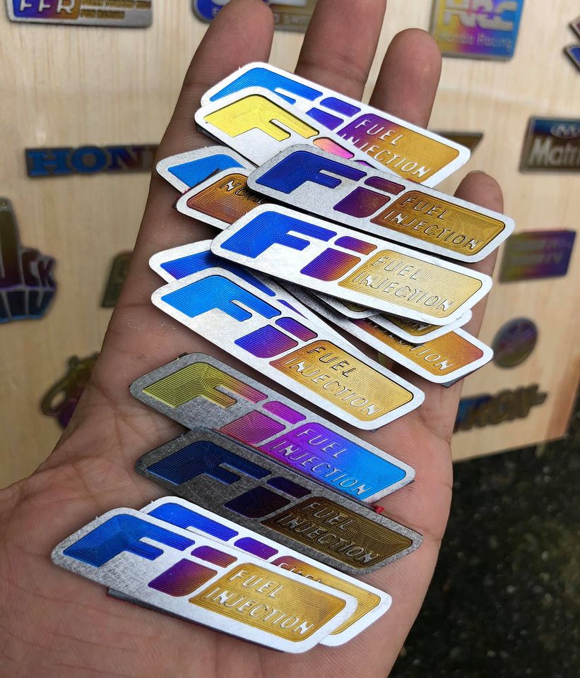 Tem titan logo cnc có sẵn keo dán