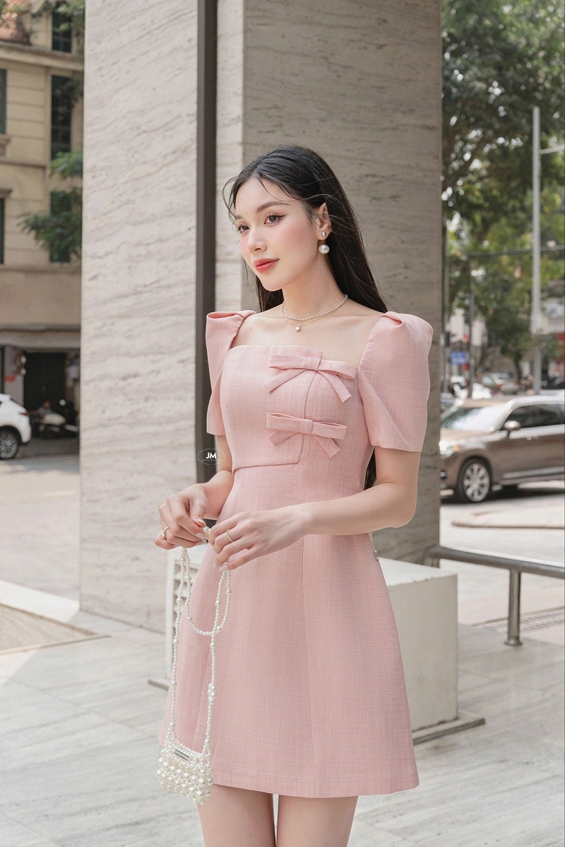Mẫu váy đầm công sở dáng cổ U