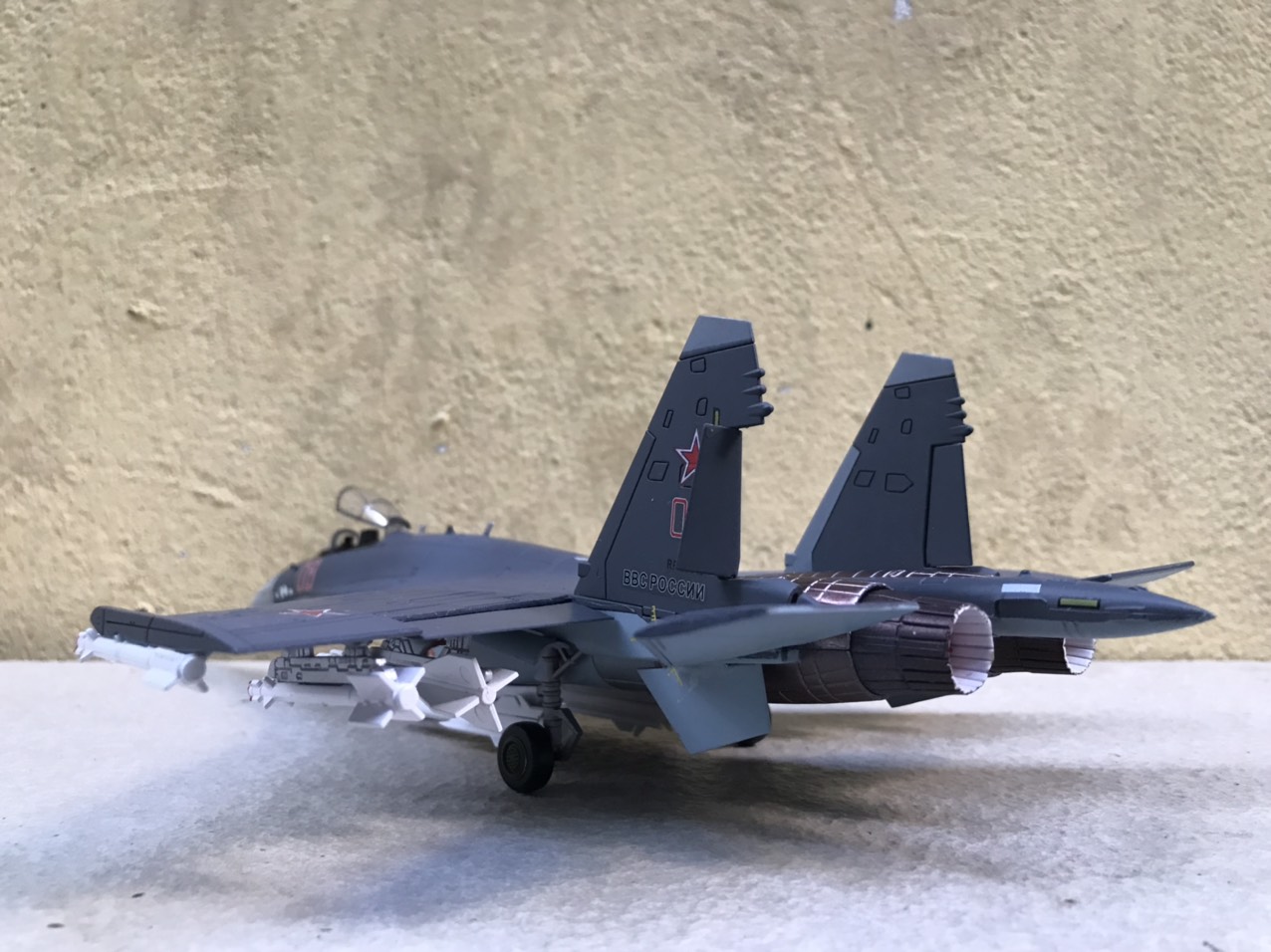Su-35 Super Flanke Airplane Model 1:72