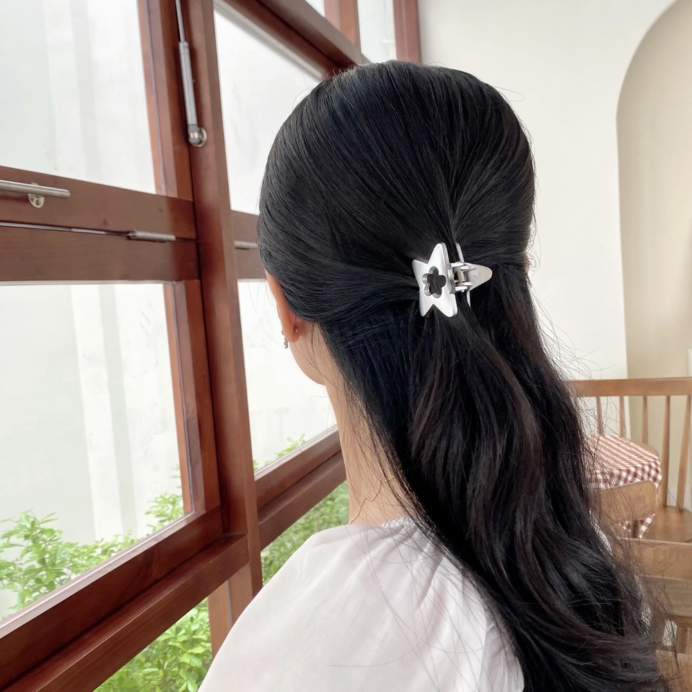 Kẹp tóc ngôi sao cá tính Modleaf Flower star pin Hàn Quốc