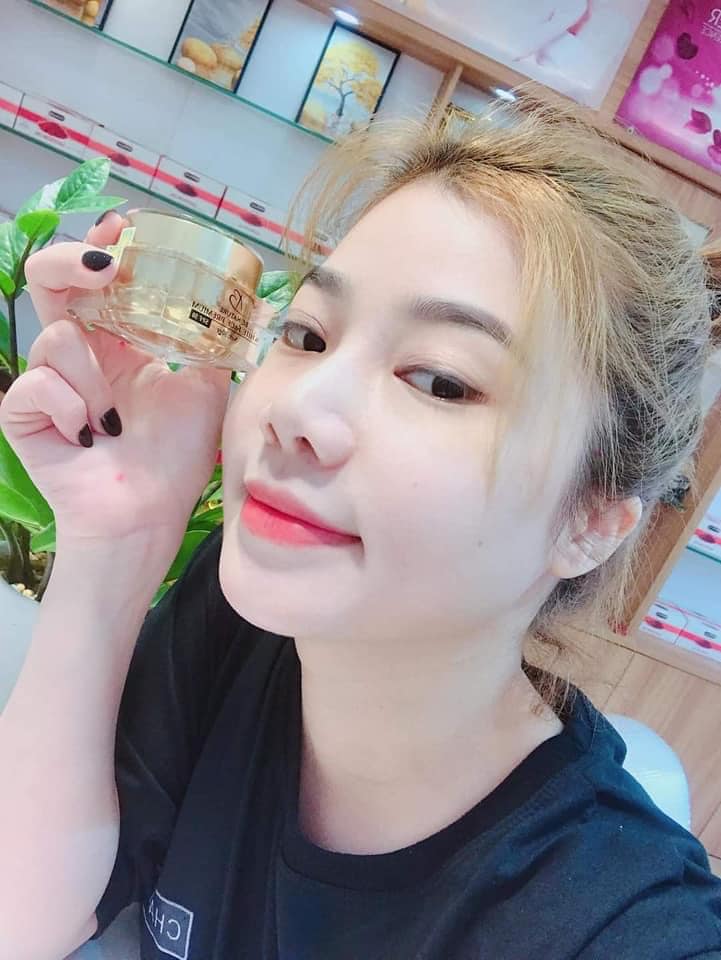 Kem dưỡng da mặt ban ngày White Face Premium