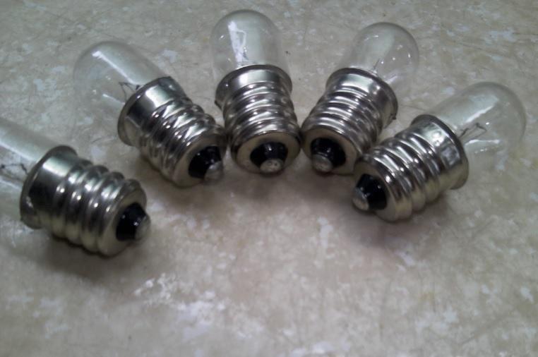 Bóng đèn sợi đốt 18V 0.11A đuôi xoáy 12mm E12