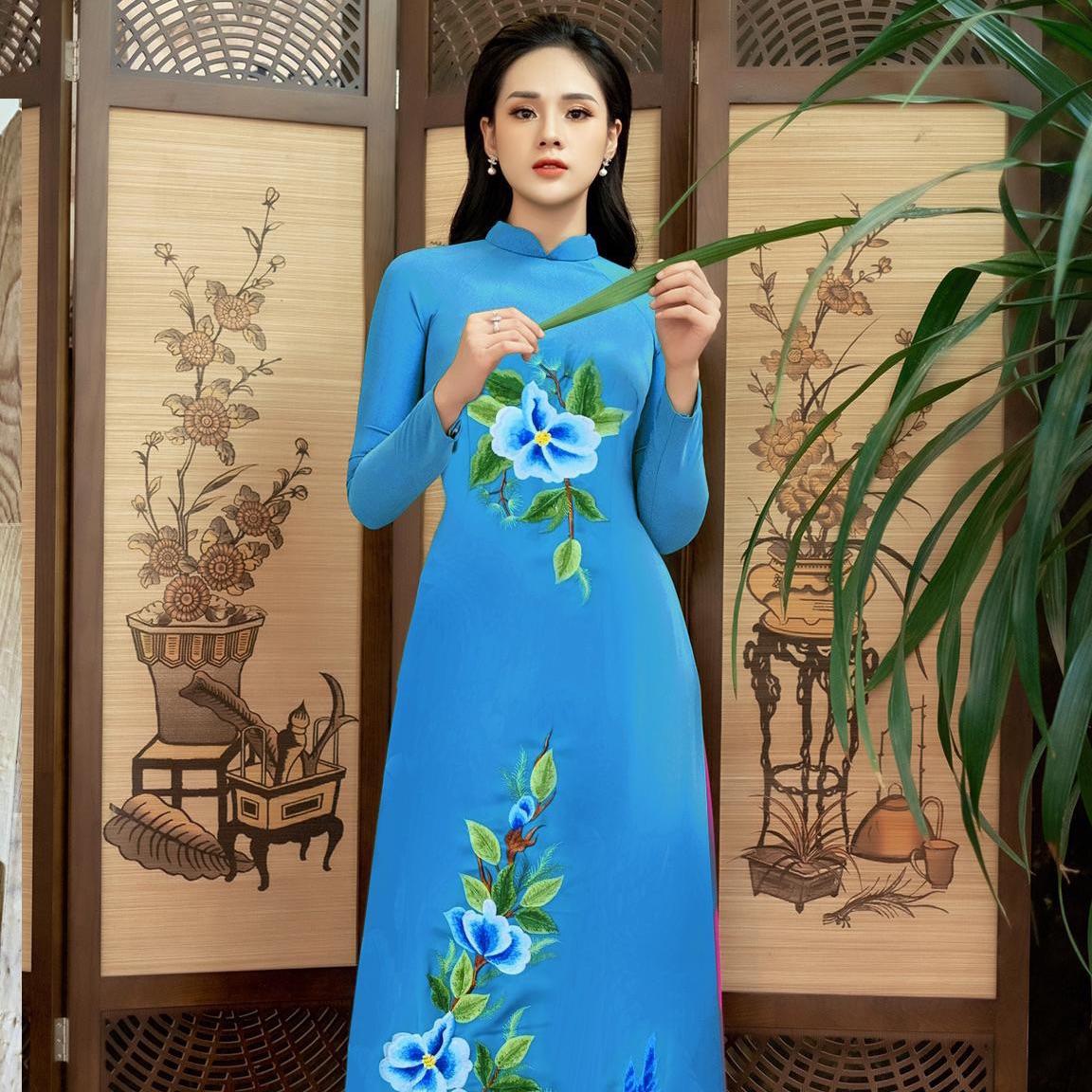 Áo dài thêu hoa tinh tế là trang phục mang đậm nét văn hóa truyền thống của người Việt Nam. Với sự tinh tế trong thiết kế cùng cách thêu hoa độc đáo, chiếc áo dài sẽ khiến bạn trông thật quý phái và đẳng cấp. Hãy chiêm ngưỡng hình ảnh đẹp lung linh của áo dài thêu hoa tinh tế ngay bây giờ!